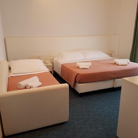 Hotel Sorriso Милано Мартима Екстериор снимка
