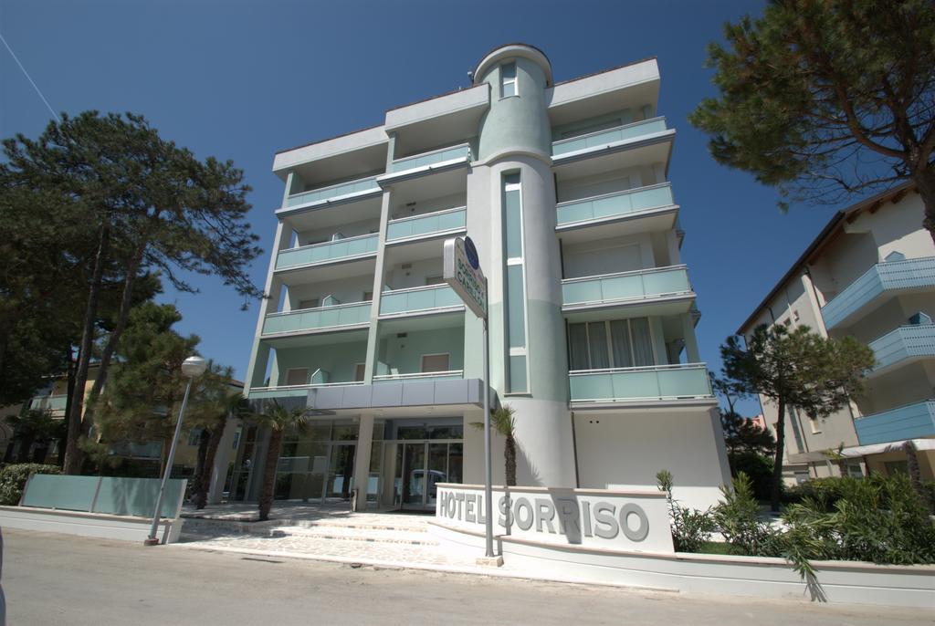 Hotel Sorriso Милано Мартима Екстериор снимка