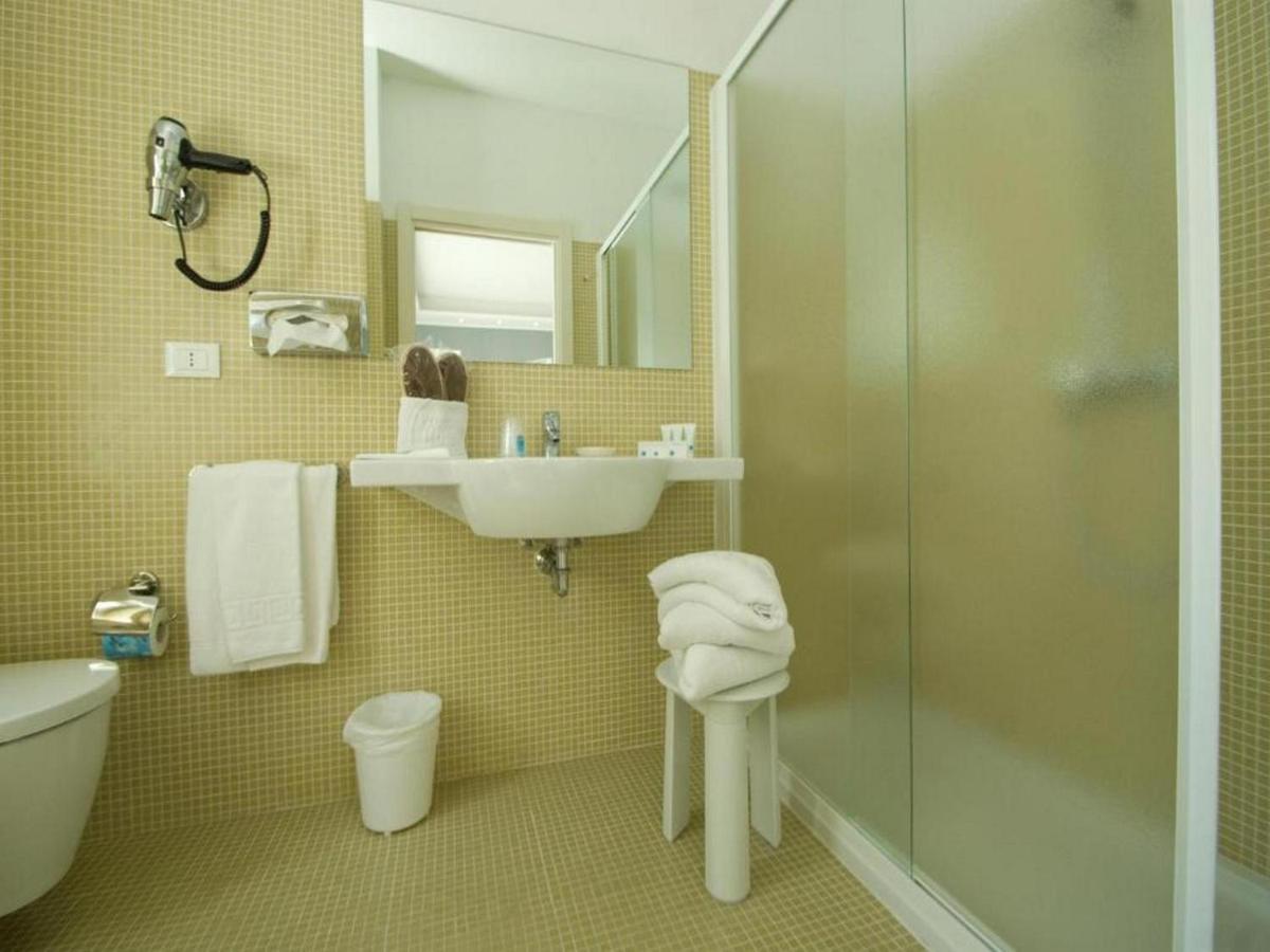 Hotel Sorriso Милано Мартима Екстериор снимка