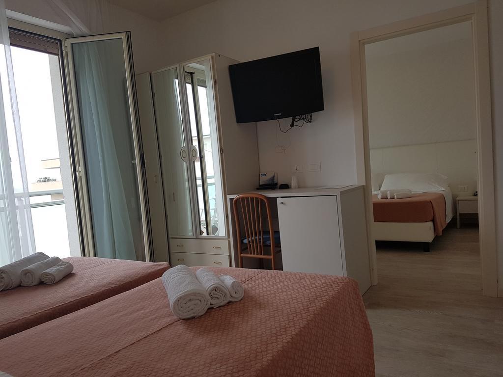Hotel Sorriso Милано Мартима Екстериор снимка