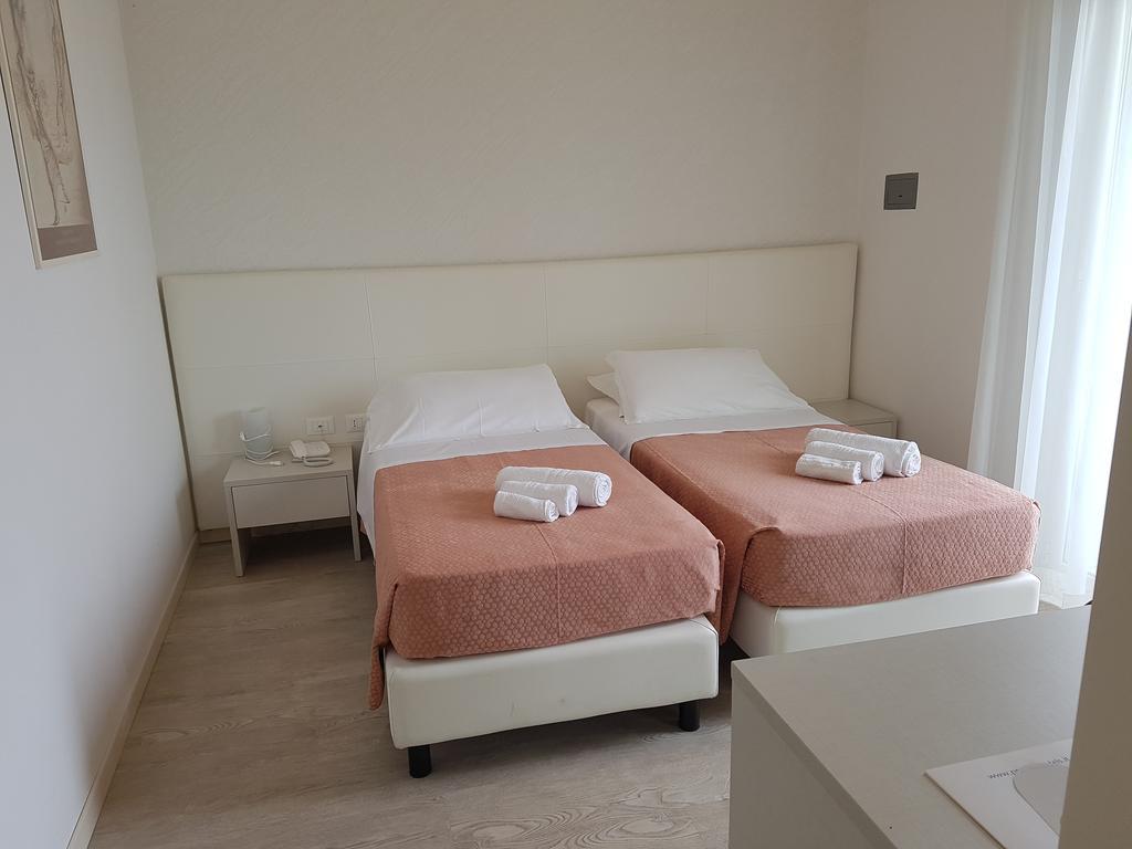 Hotel Sorriso Милано Мартима Екстериор снимка