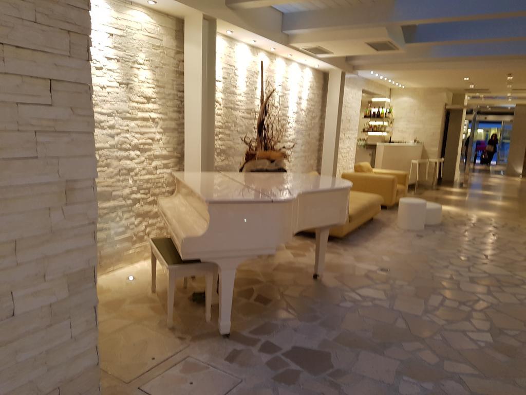 Hotel Sorriso Милано Мартима Екстериор снимка