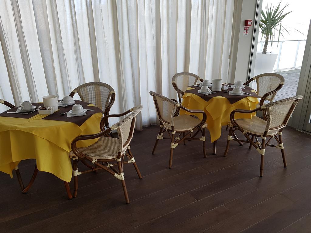 Hotel Sorriso Милано Мартима Екстериор снимка