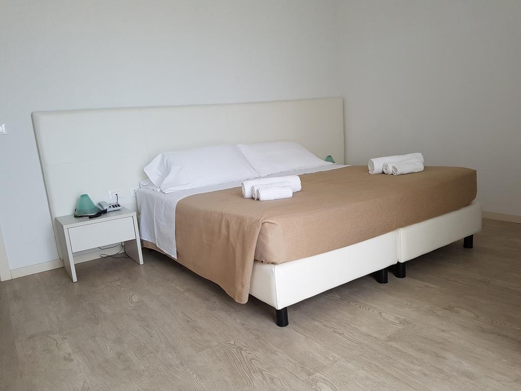 Hotel Sorriso Милано Мартима Екстериор снимка