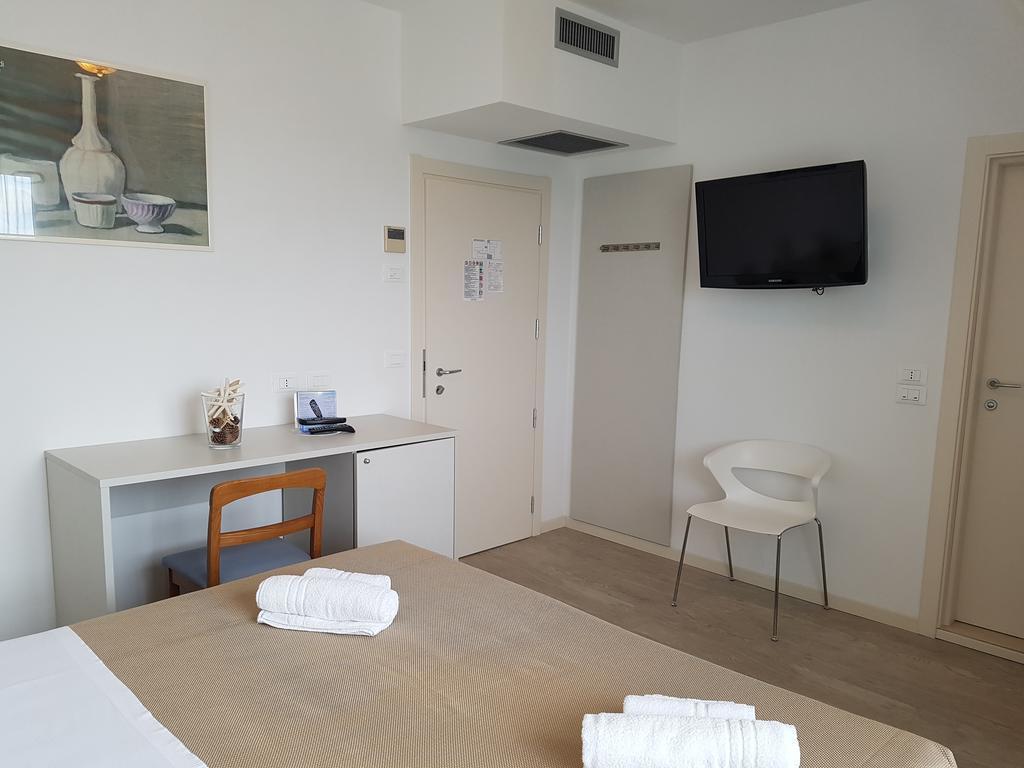 Hotel Sorriso Милано Мартима Екстериор снимка