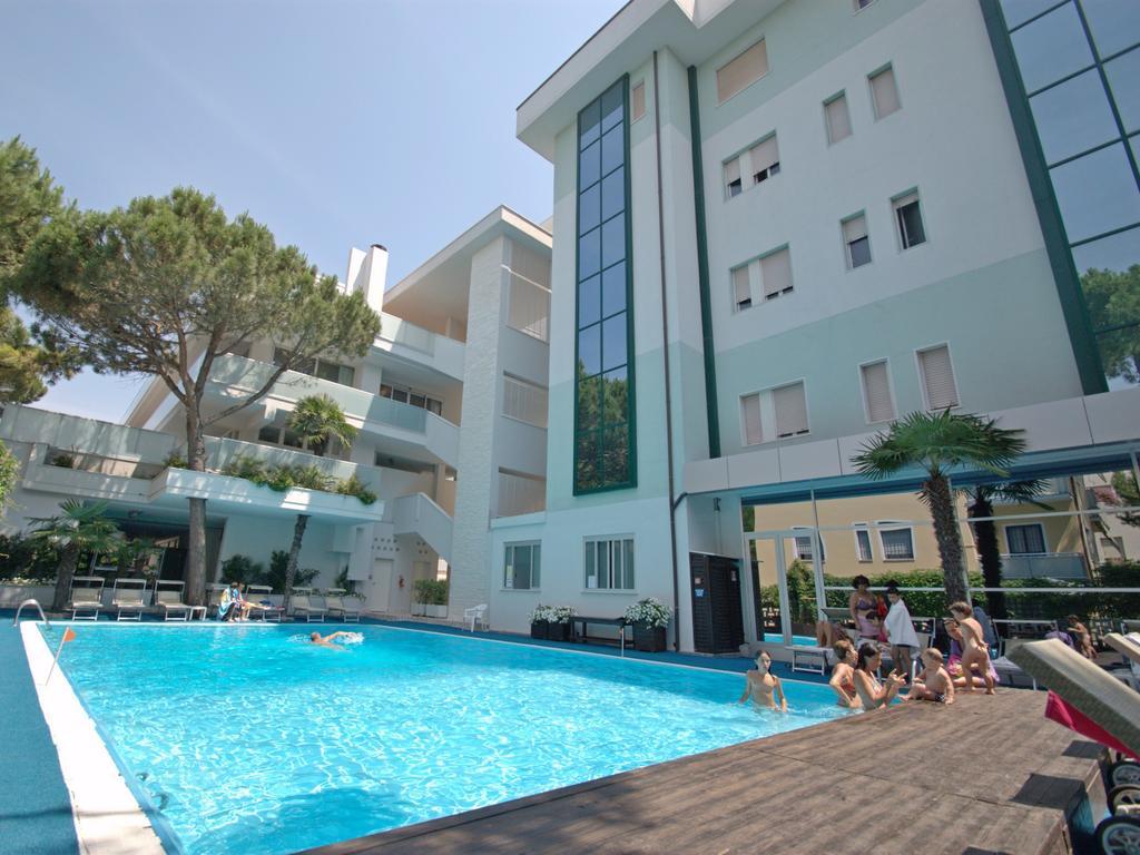 Hotel Sorriso Милано Мартима Екстериор снимка