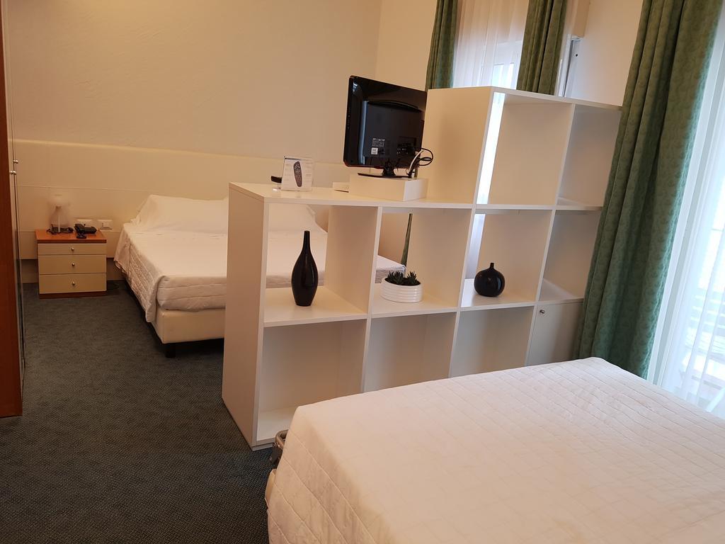 Hotel Sorriso Милано Мартима Екстериор снимка