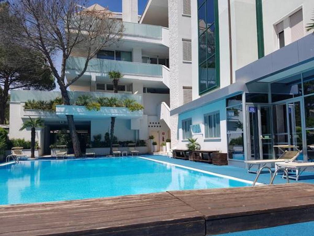 Hotel Sorriso Милано Мартима Екстериор снимка