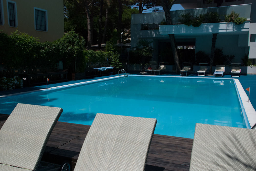 Hotel Sorriso Милано Мартима Екстериор снимка