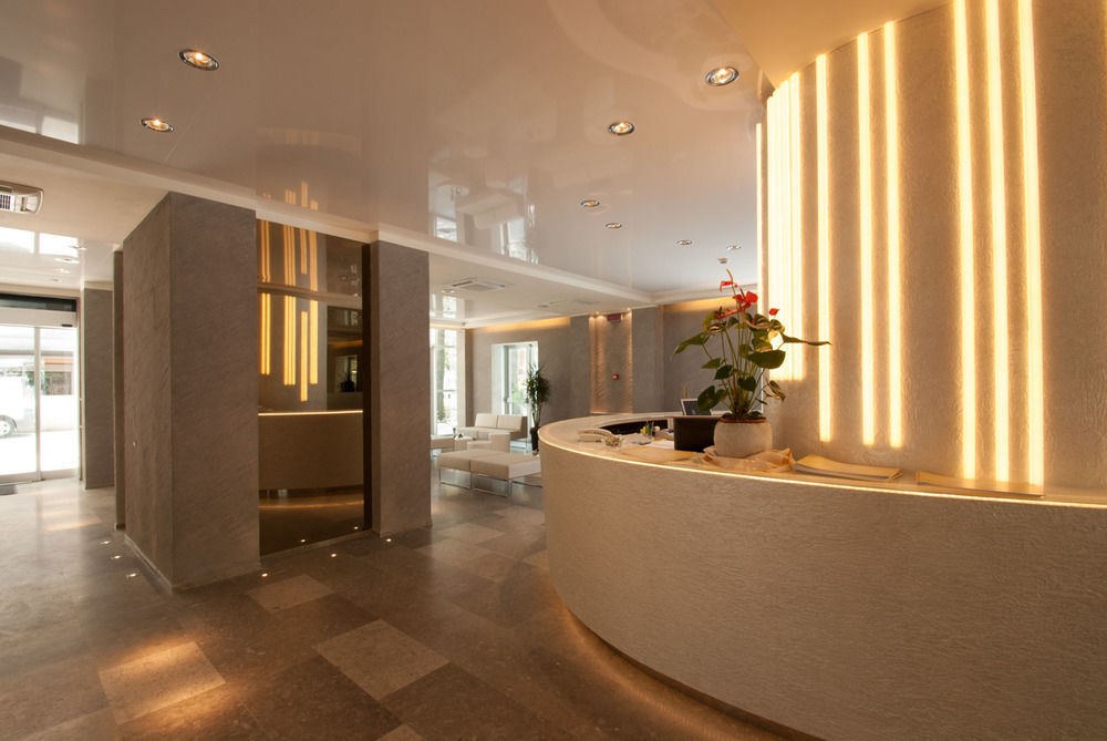 Hotel Sorriso Милано Мартима Екстериор снимка