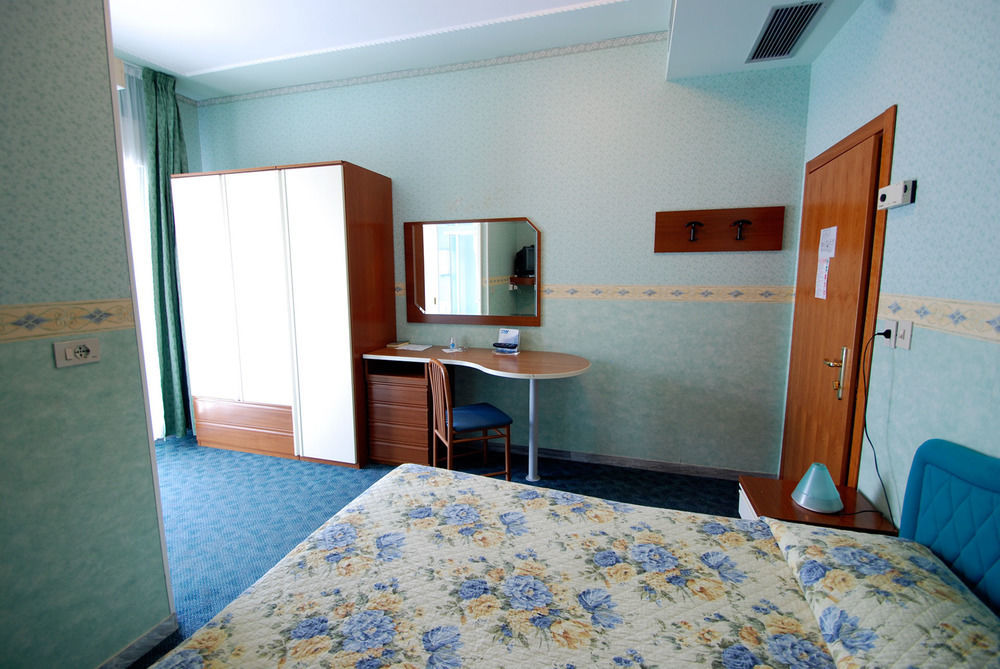 Hotel Sorriso Милано Мартима Екстериор снимка