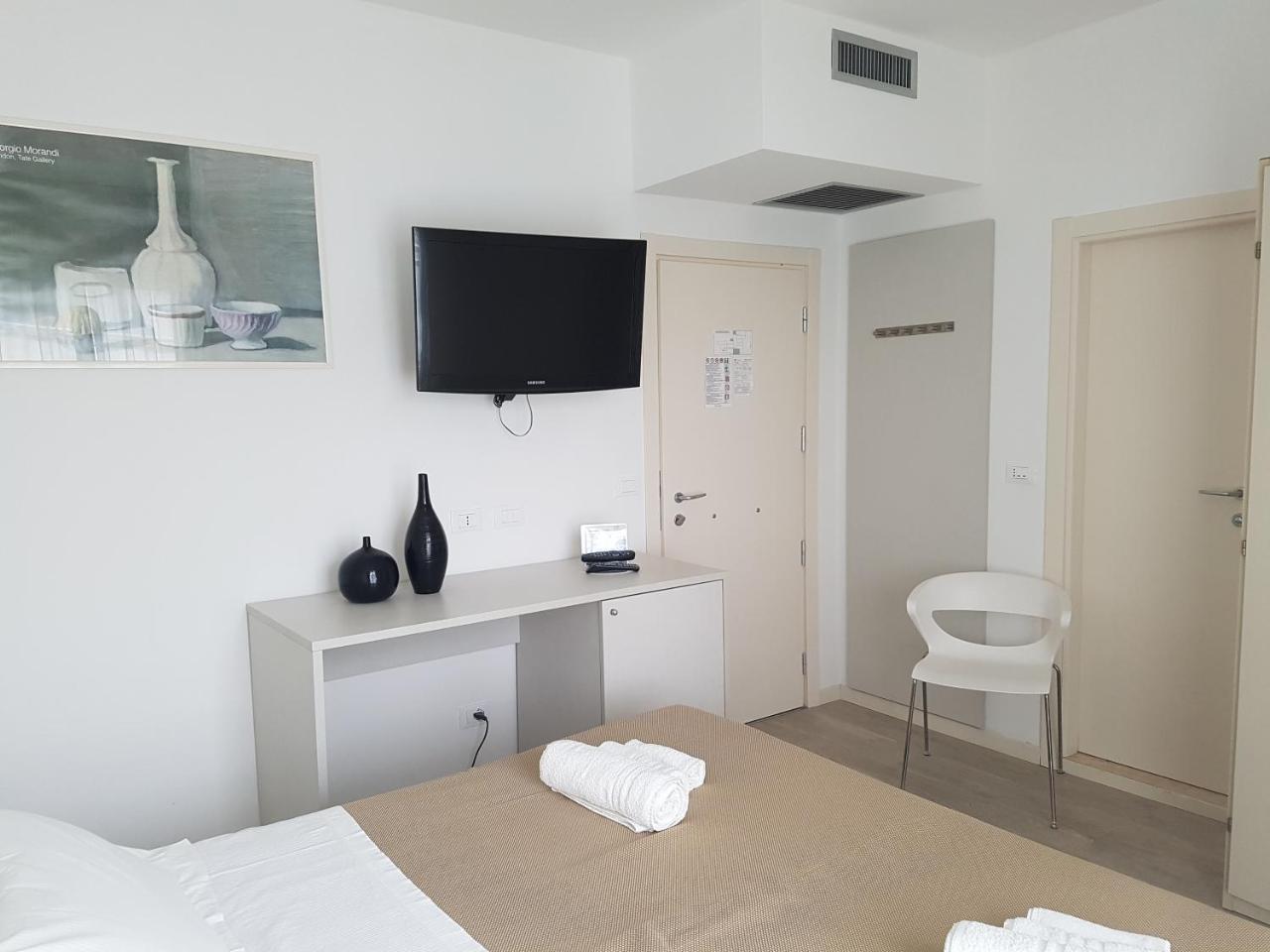 Hotel Sorriso Милано Мартима Екстериор снимка