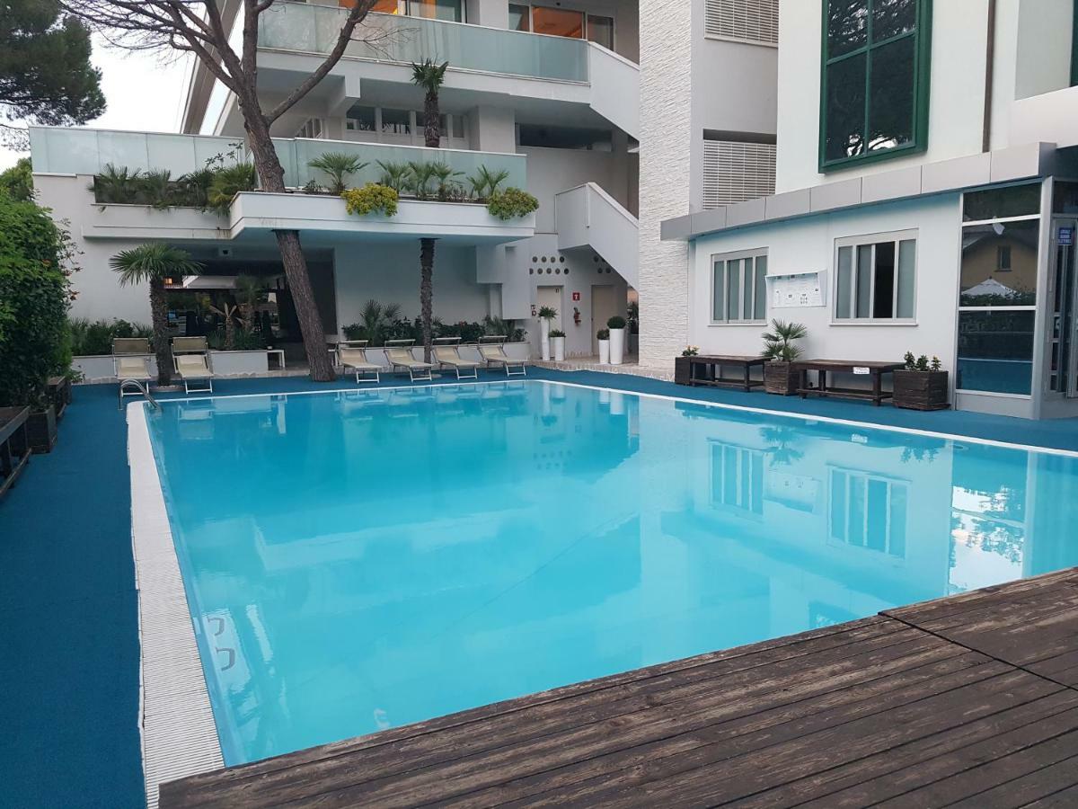 Hotel Sorriso Милано Мартима Екстериор снимка