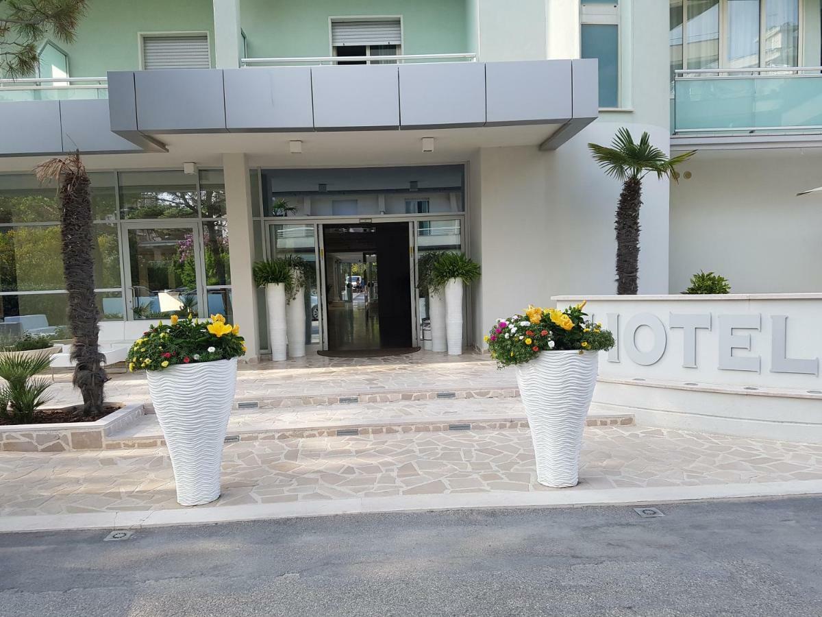Hotel Sorriso Милано Мартима Екстериор снимка